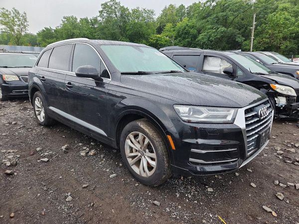 2017 AUDI Q7 quattro Premium — Passenger 3/4