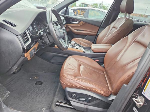 2017 AUDI Q7 quattro Premium — DENT
