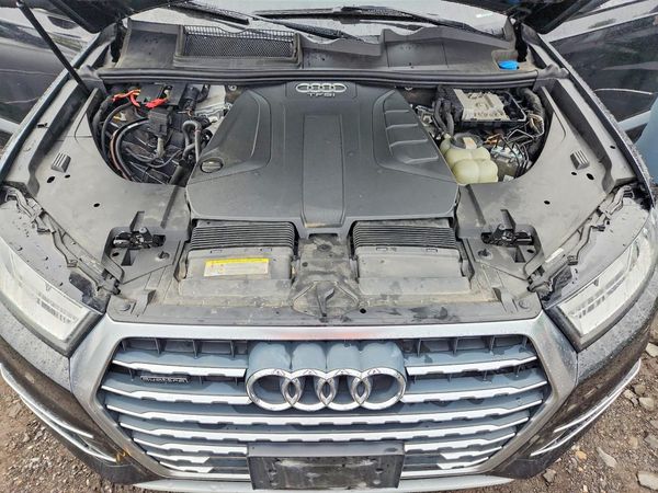 2017 AUDI Q7 quattro Premium — Engine bay