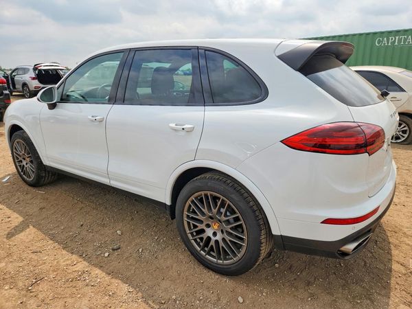 2017 PORSCHE CAYENNE