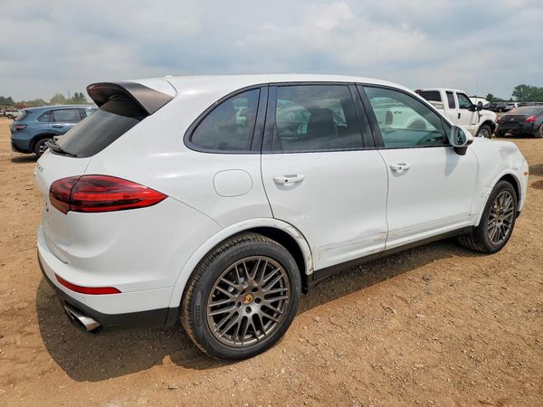 2017 PORSCHE CAYENNE