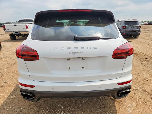 2017 PORSCHE CAYENNE