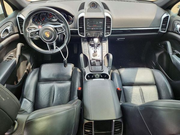 2017 PORSCHE CAYENNE