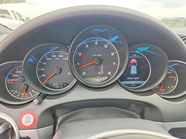 2017 PORSCHE CAYENNE