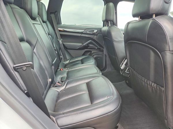 2017 PORSCHE CAYENNE