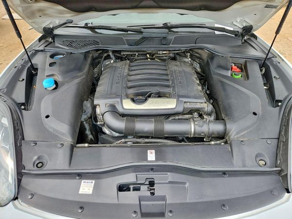 2017 PORSCHE CAYENNE