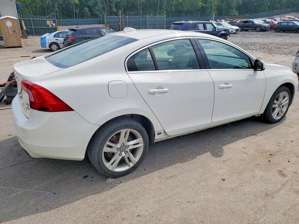 2015 VOLVO S60 Premier (non R design)