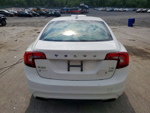2015 VOLVO S60 Premier (non R design)