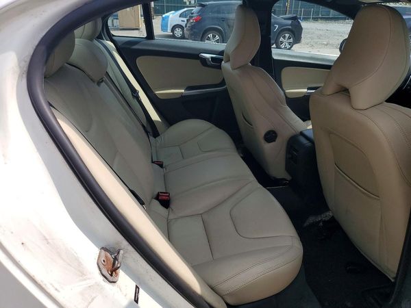 2015 VOLVO S60 Premier (non R design)