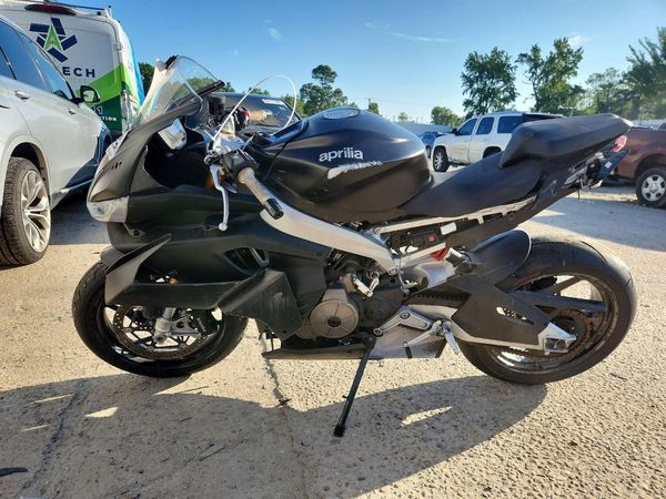 2024 APRILIA RS