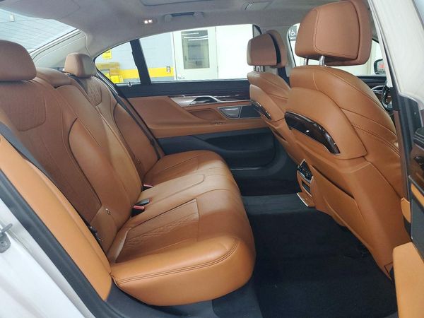 2018 BMW 740