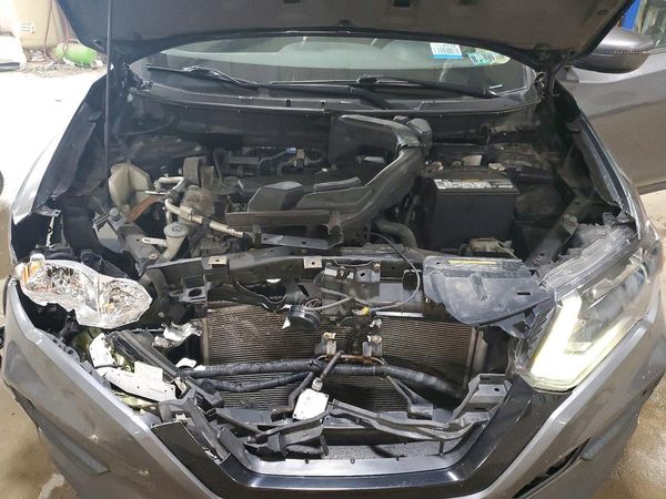 2019 NISSAN ROGUE — Engine bay
