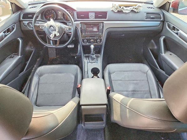 2017 VOLKSWAGEN PASSAT