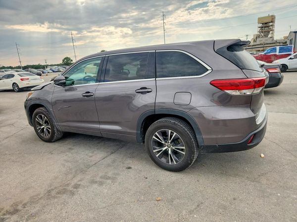 2018 TOYOTA HIGHLANDER LE