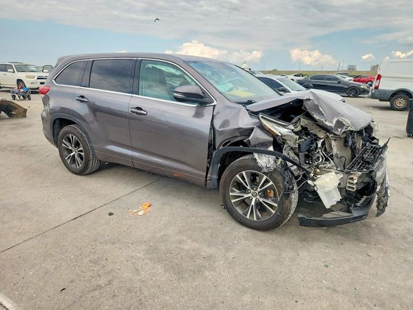 2018 TOYOTA HIGHLANDER LE