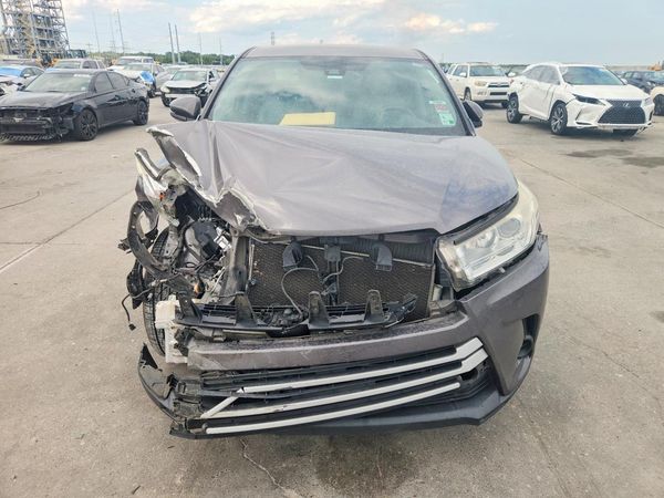 2018 TOYOTA HIGHLANDER LE