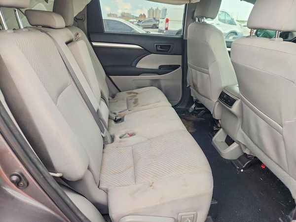 2018 TOYOTA HIGHLANDER LE