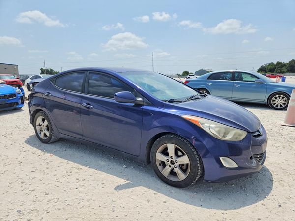 2013 HYUNDAI ELANTRA
