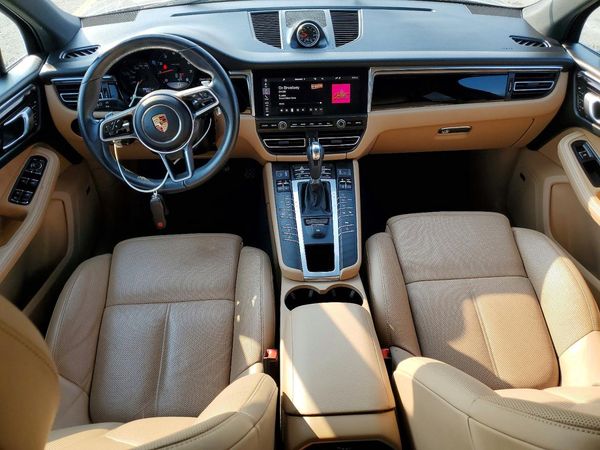 2020 PORSCHE MACAN