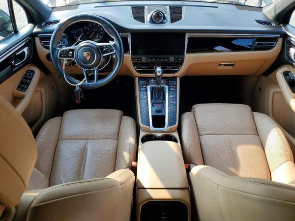 2020 PORSCHE MACAN