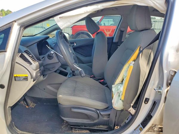 2016 KIA FORTE GL (Middle-Low Grade)