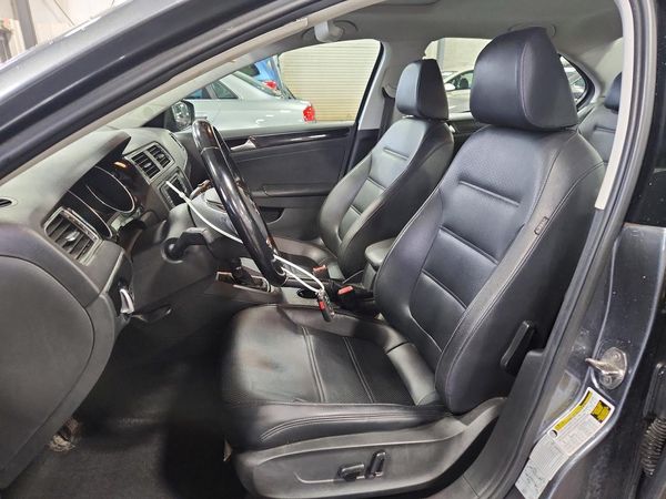 2017 VOLKSWAGEN JETTA SEL, SEL Premium — DENT