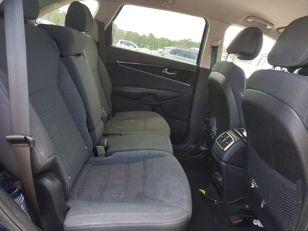 2016 KIA SORENTO L / LX