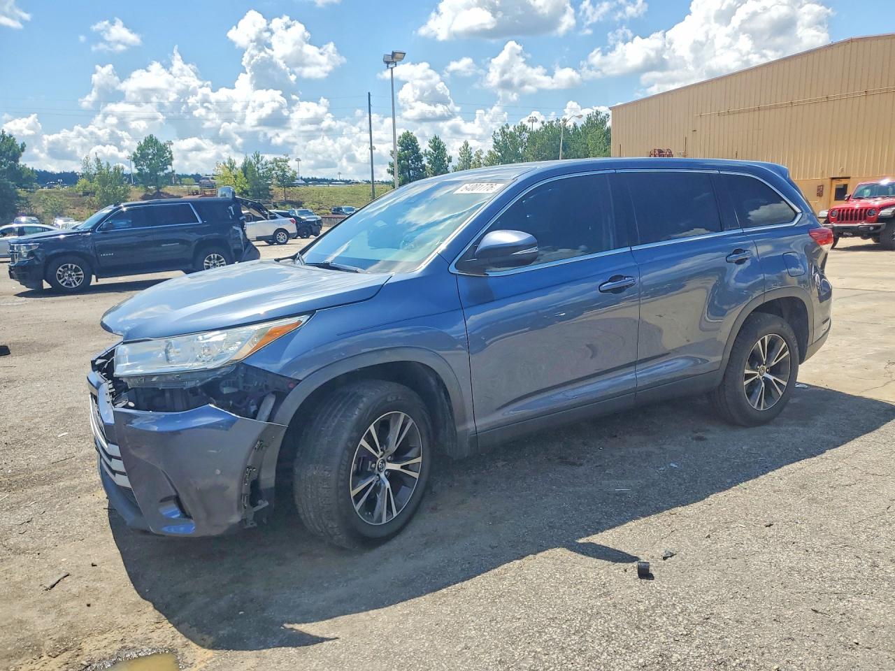 2019 TOYOTA HIGHLANDER LE/LE Plus