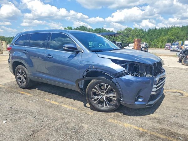 2019 TOYOTA HIGHLANDER LE/LE Plus