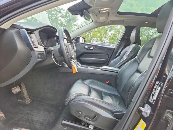2022 VOLVO XC60