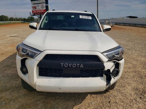 2022 TOYOTA 4RUNNER SR5