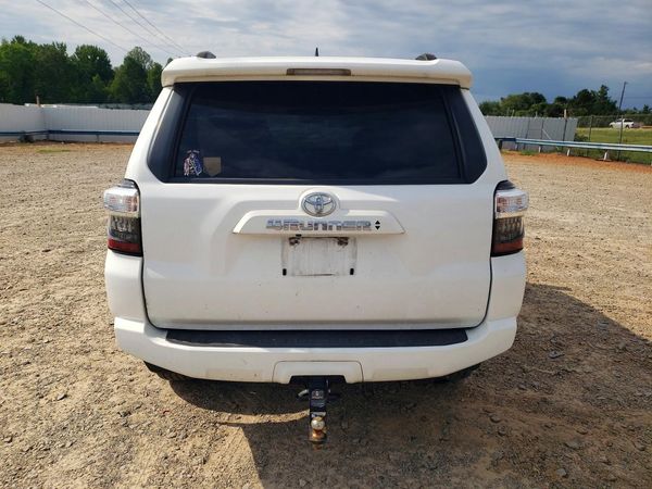 2022 TOYOTA 4RUNNER SR5
