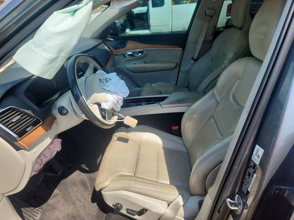 2019 VOLVO XC90