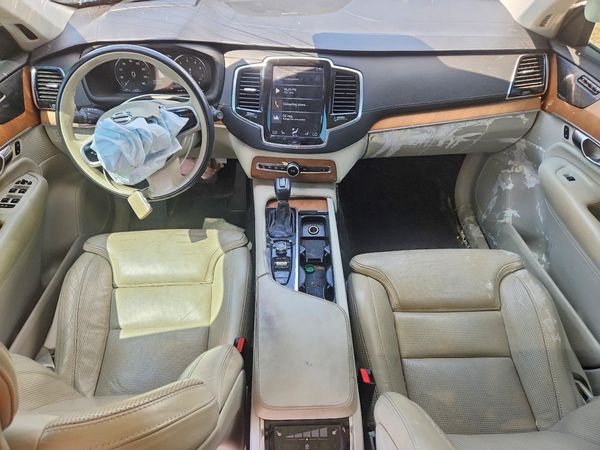 2019 VOLVO XC90