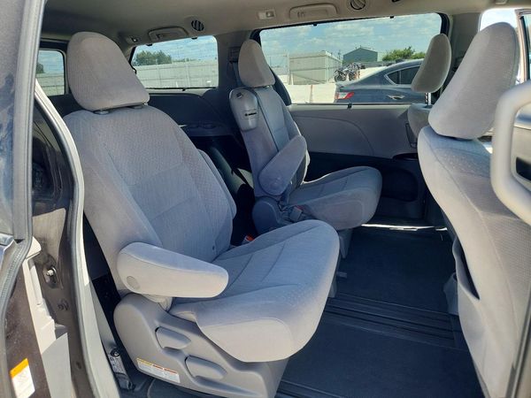 2019 TOYOTA SIENNA
