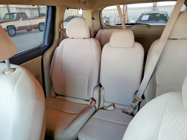 2016 KIA SEDONA LX - Middle-low