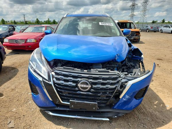 2024 NISSAN KICKS