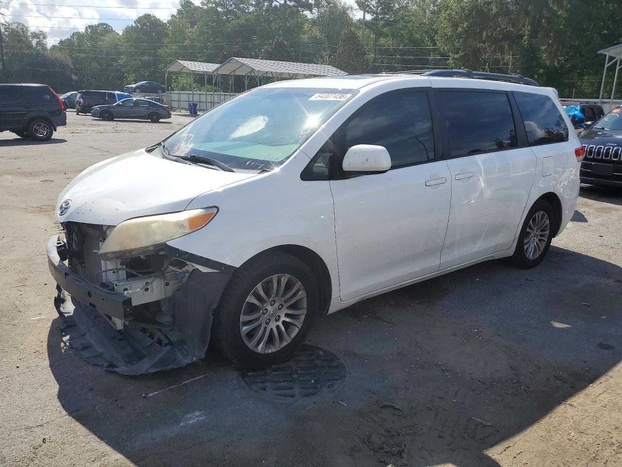 2012 TOYOTA SIENNA