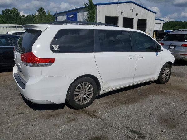 2012 TOYOTA SIENNA