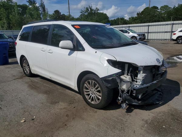 2012 TOYOTA SIENNA