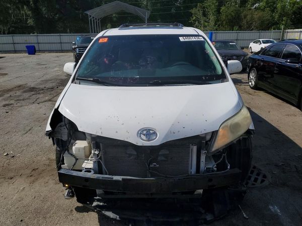 2012 TOYOTA SIENNA