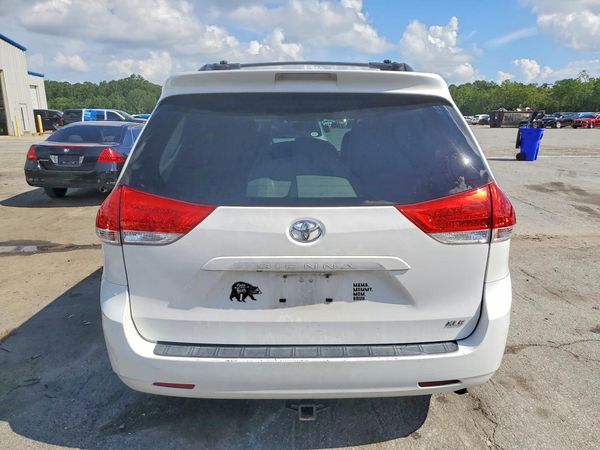 2012 TOYOTA SIENNA