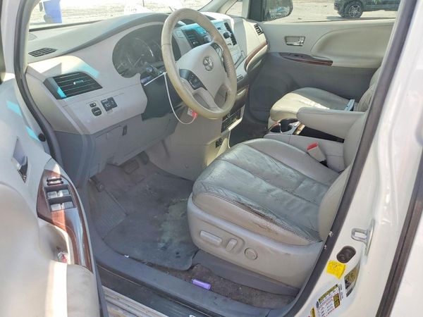 2012 TOYOTA SIENNA