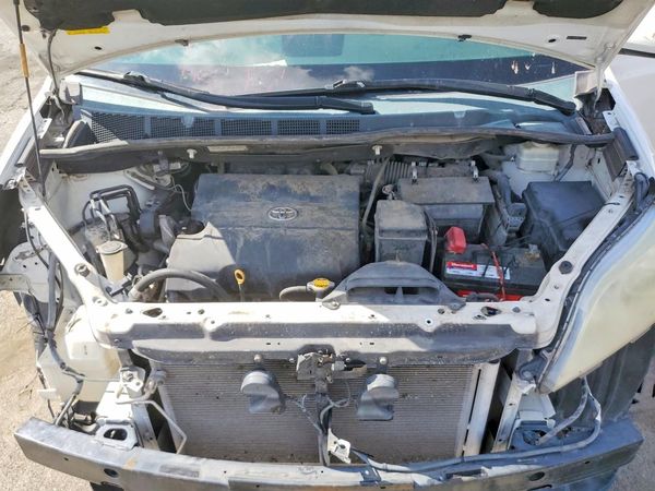 2012 TOYOTA SIENNA