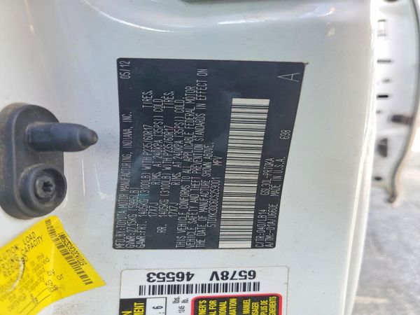 2012 TOYOTA SIENNA