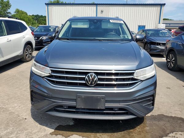 2022 VOLKSWAGEN TIGUAN 4Motion SE
