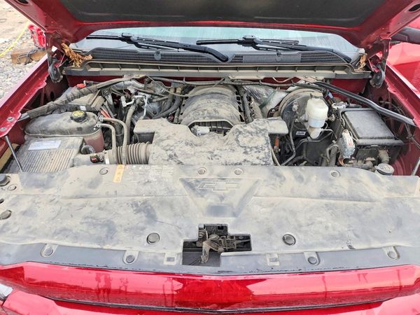 2018 CHEVROLET SILVERADO LT — Engine bay