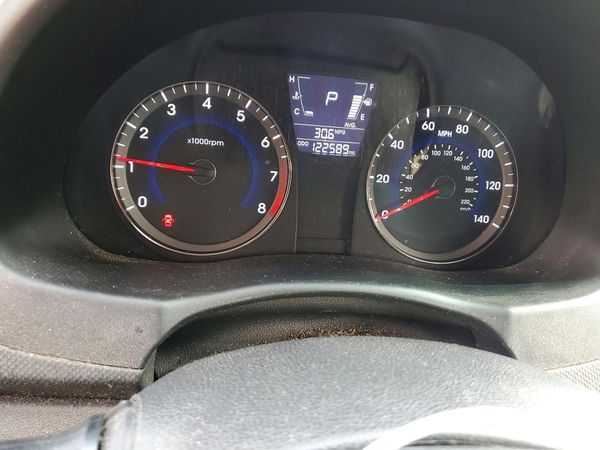 2012 HYUNDAI ACCENT