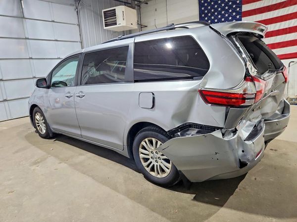 2017 TOYOTA SIENNA