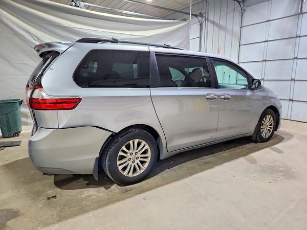 2017 TOYOTA SIENNA